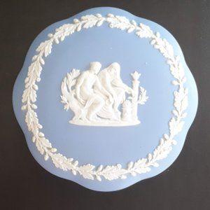 Wedgwood blue Jasperware scalloped large 5" inches trinket box with lid